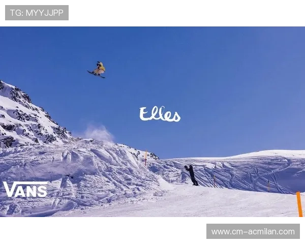 高山滑雪选手飞跃雪堆落地稳如老狗