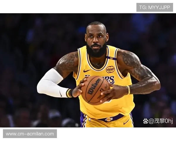 詹姆斯篮下强吃命中，湖人冲刺阶段展现经验优势