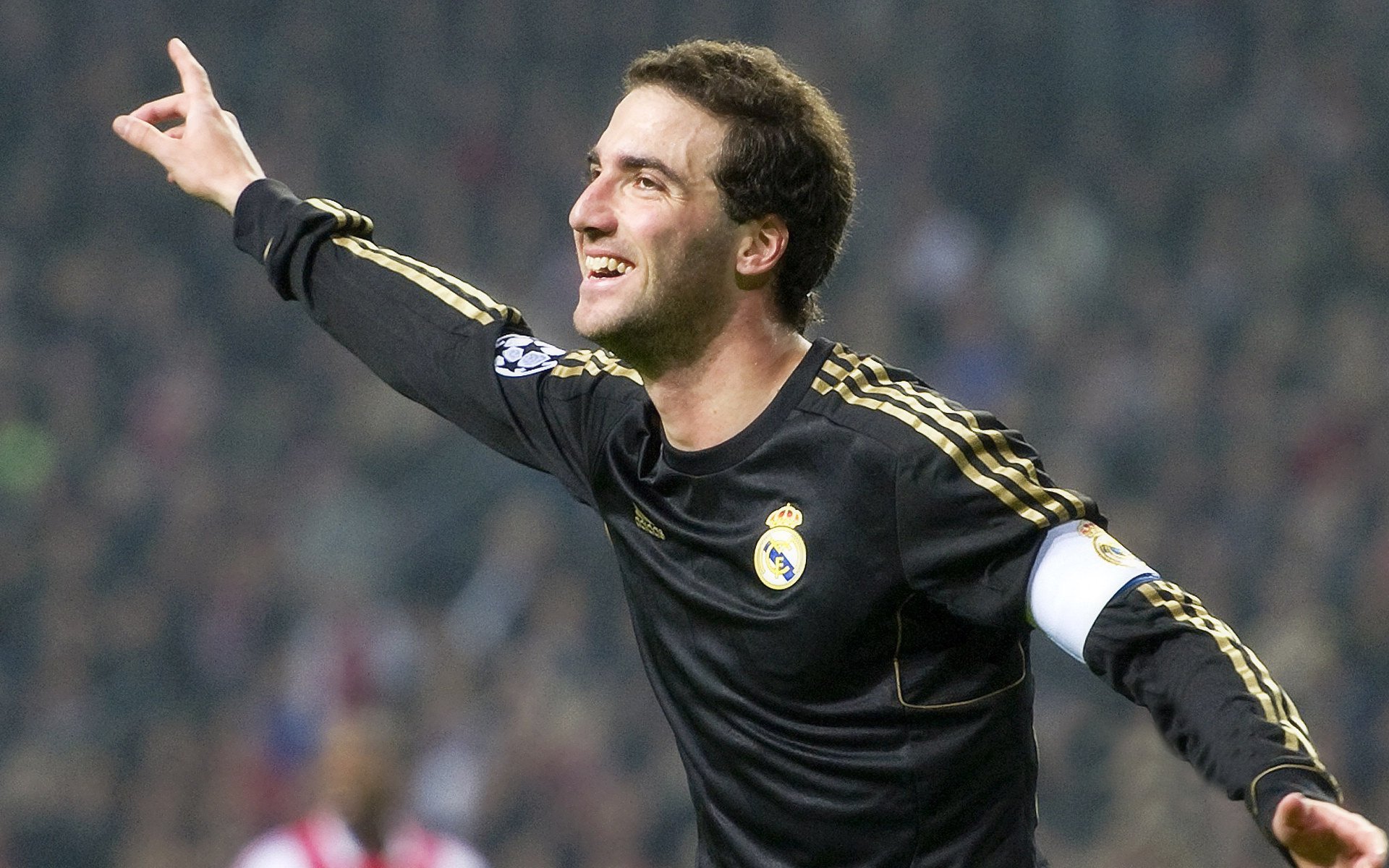 俱乐部上线球迷建议通道积极采纳合理意见完善服务体验，各俱乐部球迷的昵称